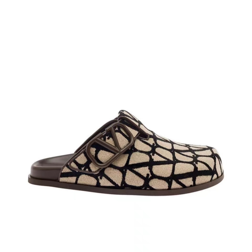 Valentino Leather Wear Stylish Flip-Flops  Slide Sandal