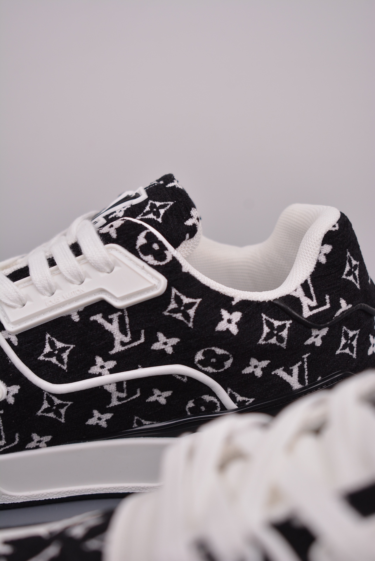 Louis Vuitton Sneakers pattern black