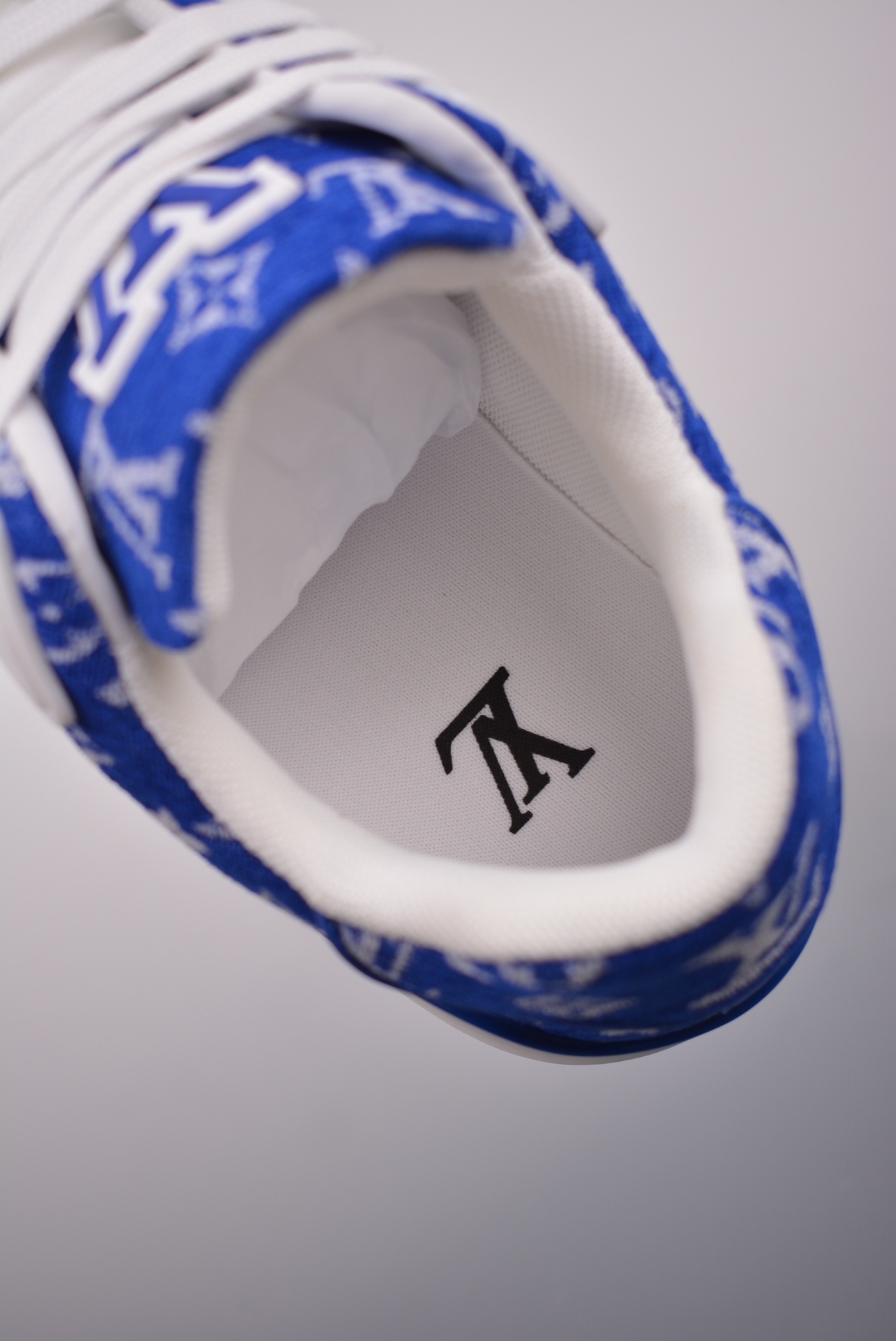 Louis Vuitton Sneakers pattern blue