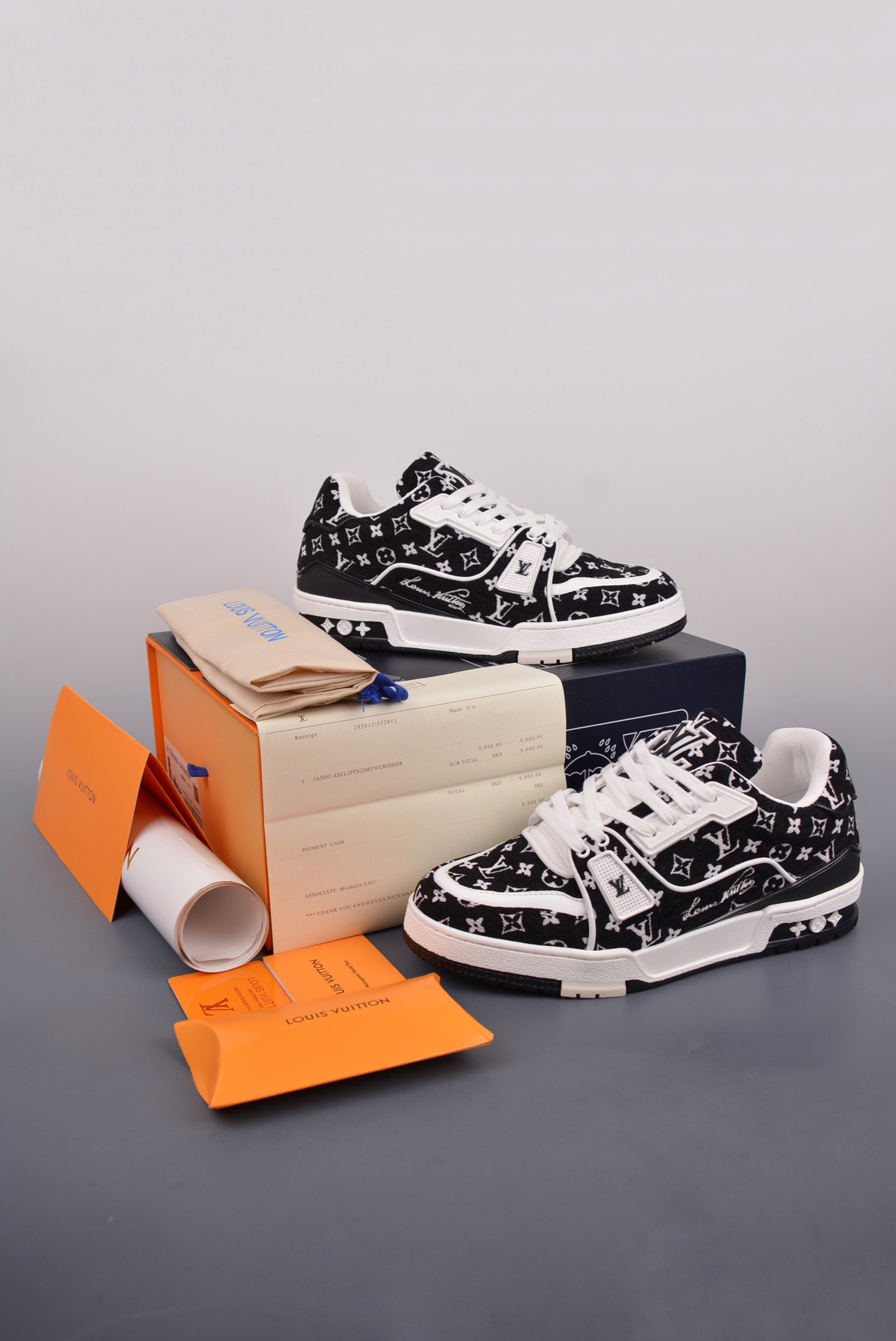 Louis Vuitton Sneakers pattern black