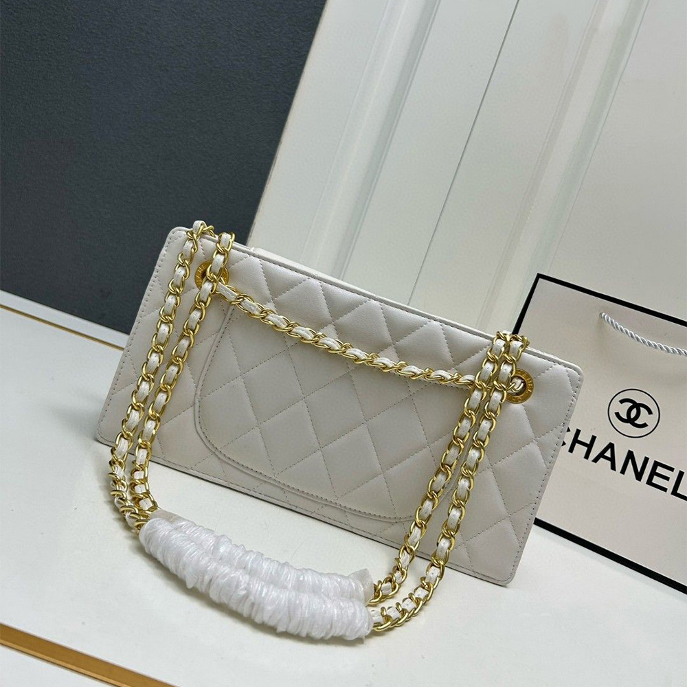 Chanel HandBag Made From Leather With Chain