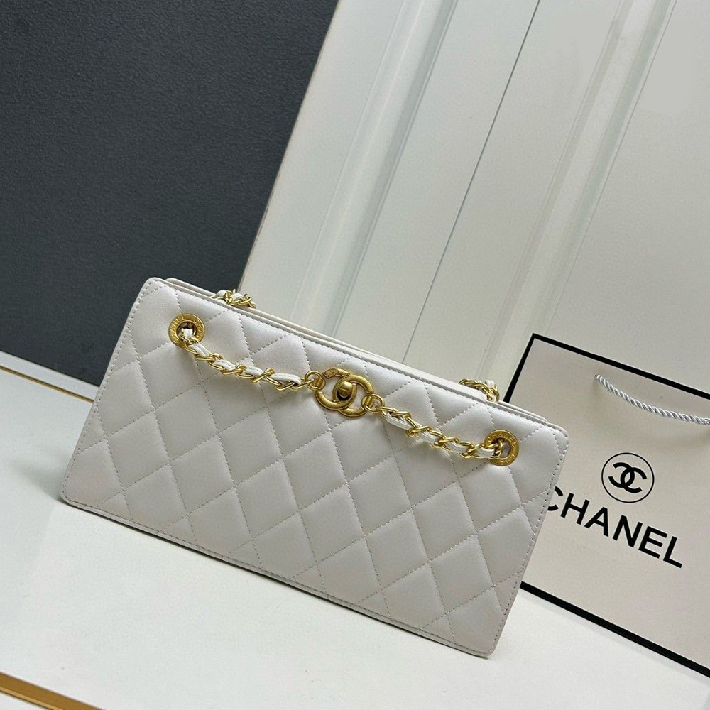 Chanel HandBag Made From Leather With Chain