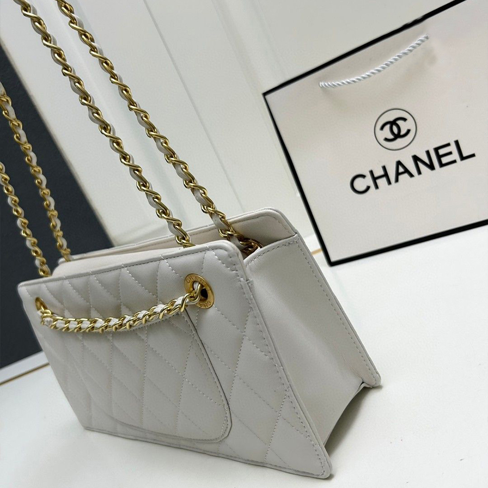 Chanel HandBag Made From Leather With Chain
