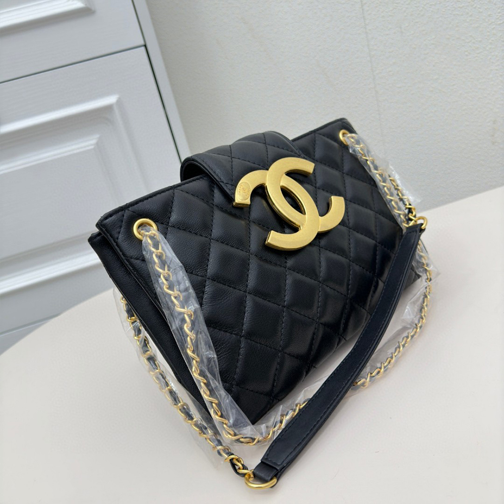 Chanel Vintage large double c