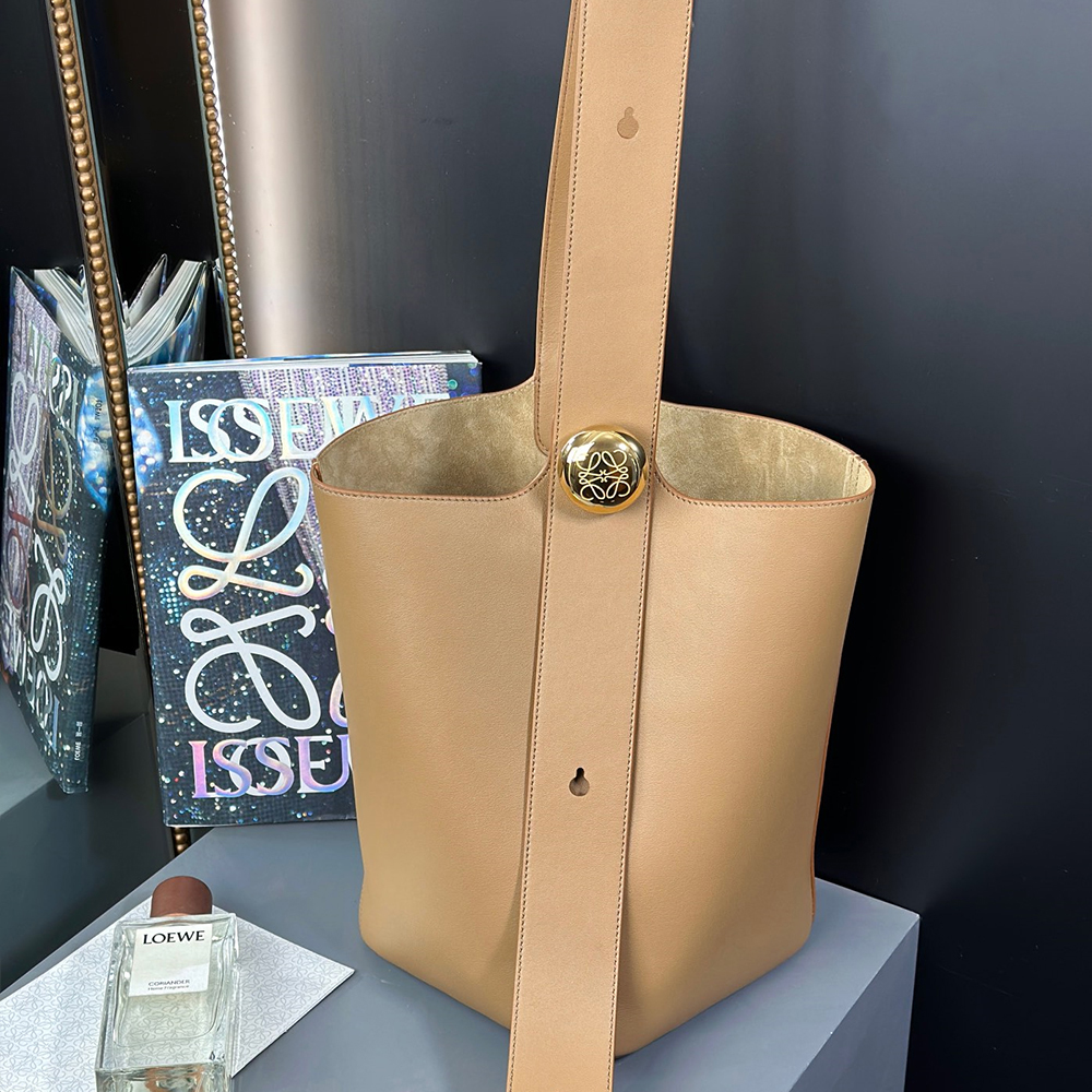 LOEWE Medium Pebble Bucket Bag