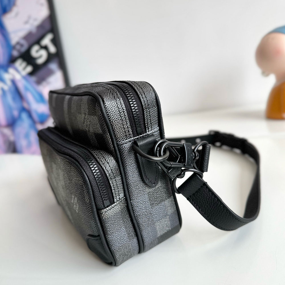 Louis Vuitton M14988 Nil Messenger