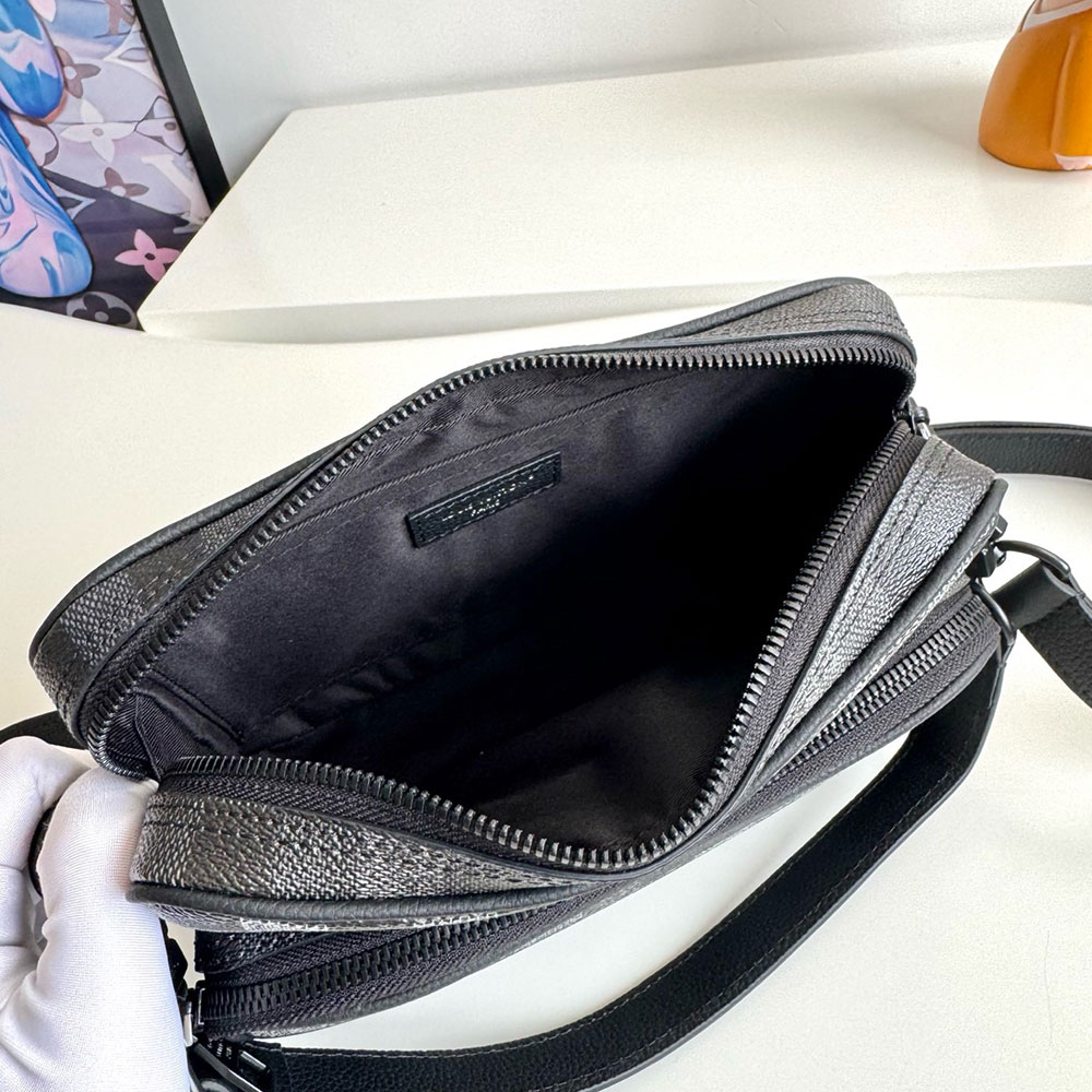 Louis Vuitton M14988 Nil Messenger