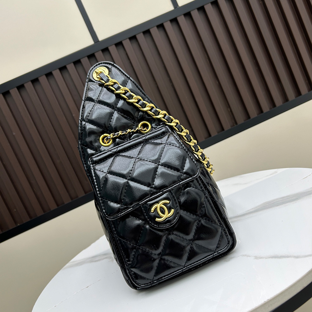 CHANEL 25 Handbag Patent leather & Gold-Tone Metal