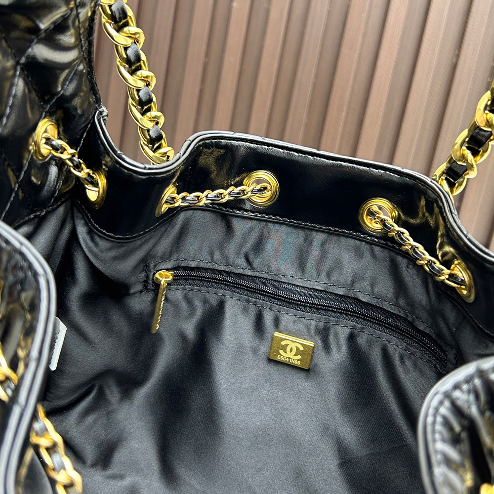 CHANEL 25 Handbag Patent leather & Gold-Tone Metal