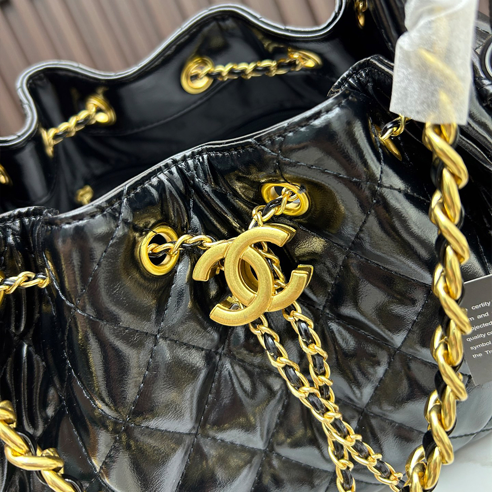 CHANEL 25 Handbag Patent leather & Gold-Tone Metal