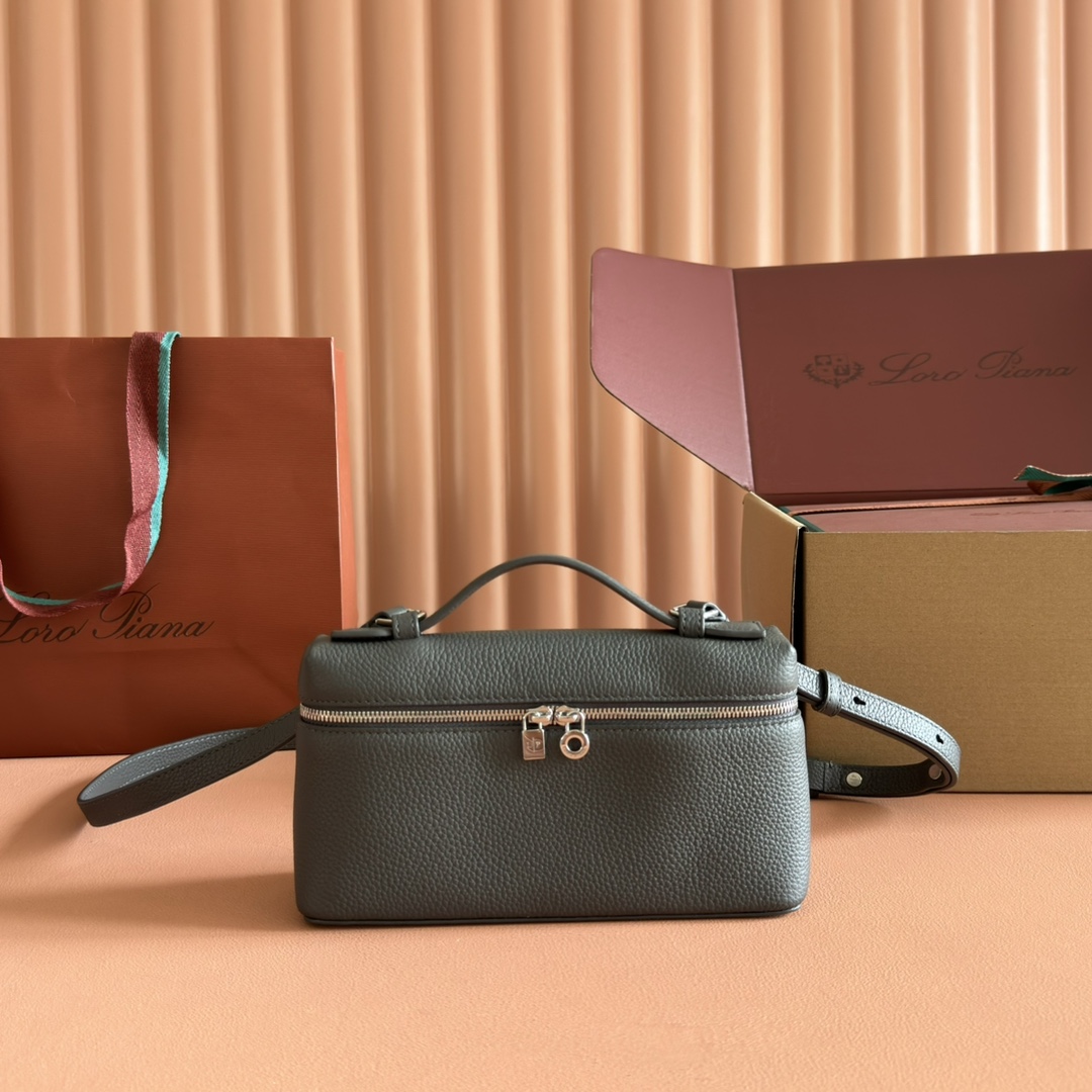 Loro Pian Extra Pocket L27