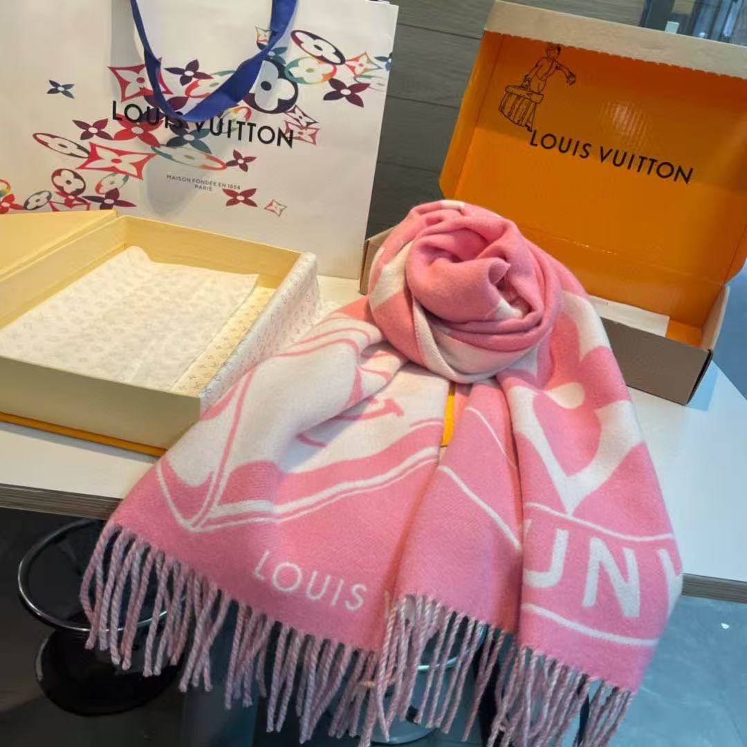 Louis Vuitton Lock and key scarf