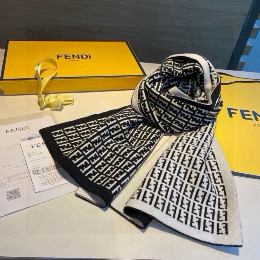Fendi Wool knit double-sided scarf