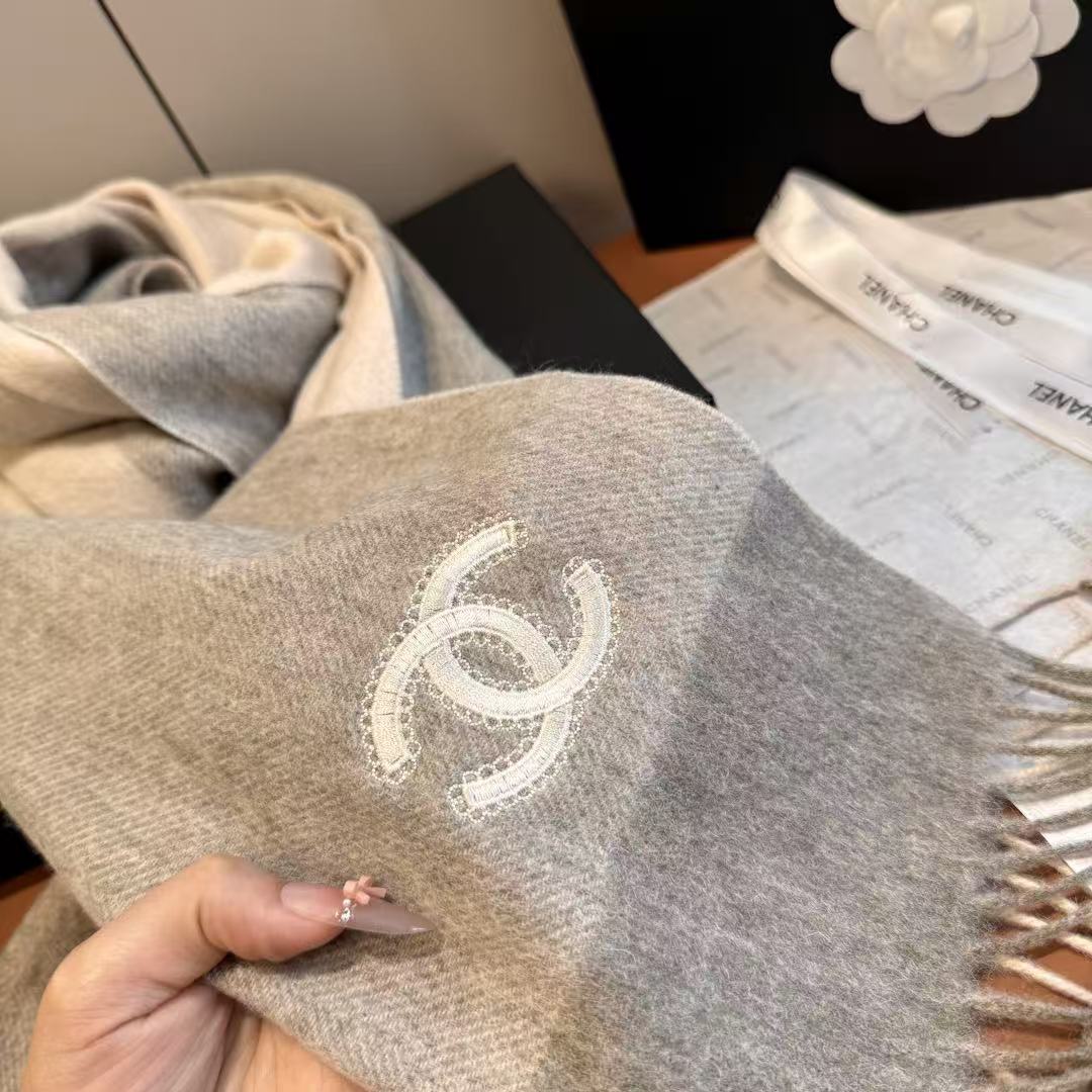 Chanel Cashmere ripple scarf