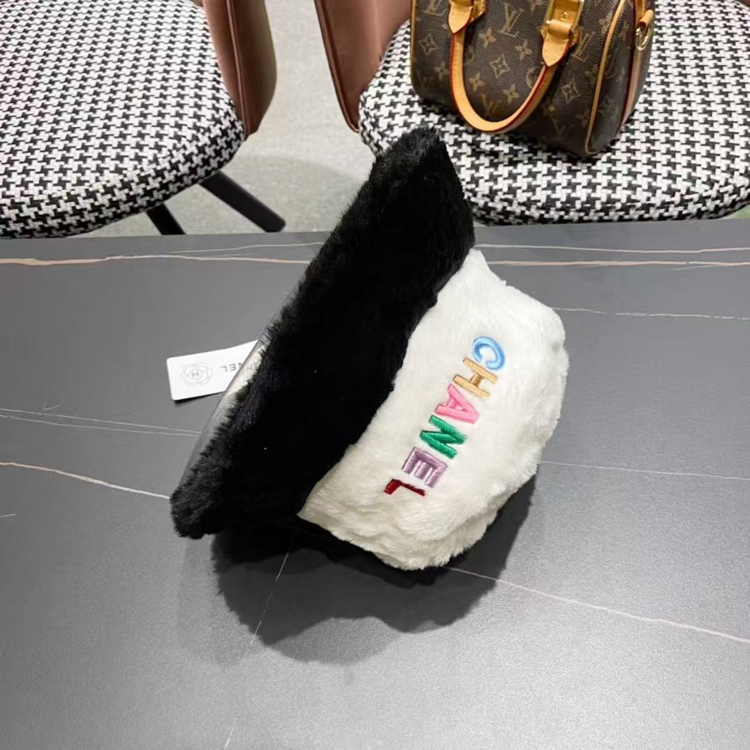Chanel Fluffy bucket hat