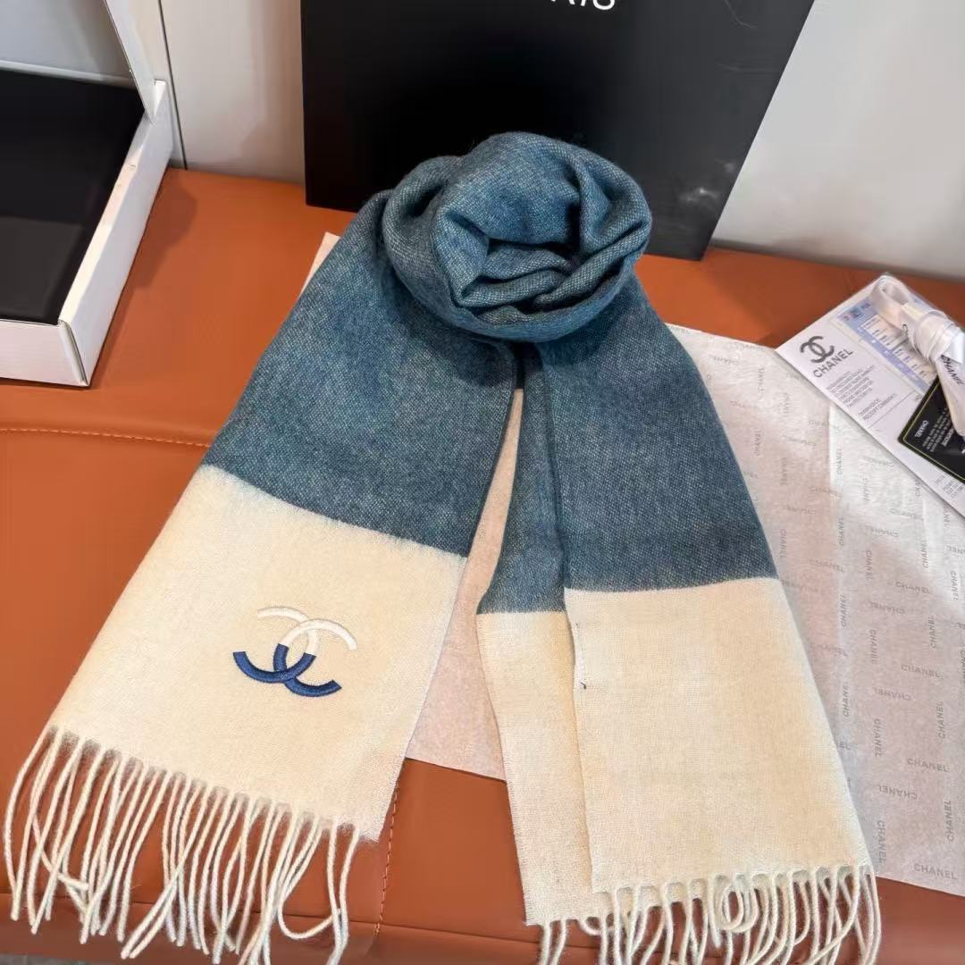 Chanel Cashmere ripple scarf