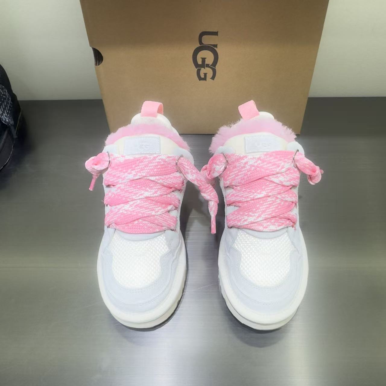 UGG Low-top sneakers