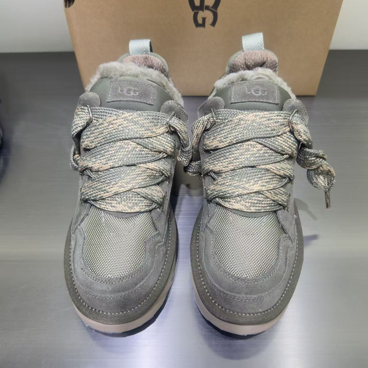 UGG Low-top sneakers