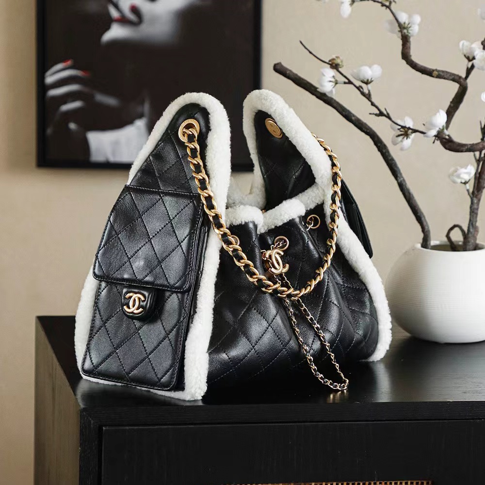 Chanel CHANEL 25 Small Handbag Top Handle Bag (Replica)