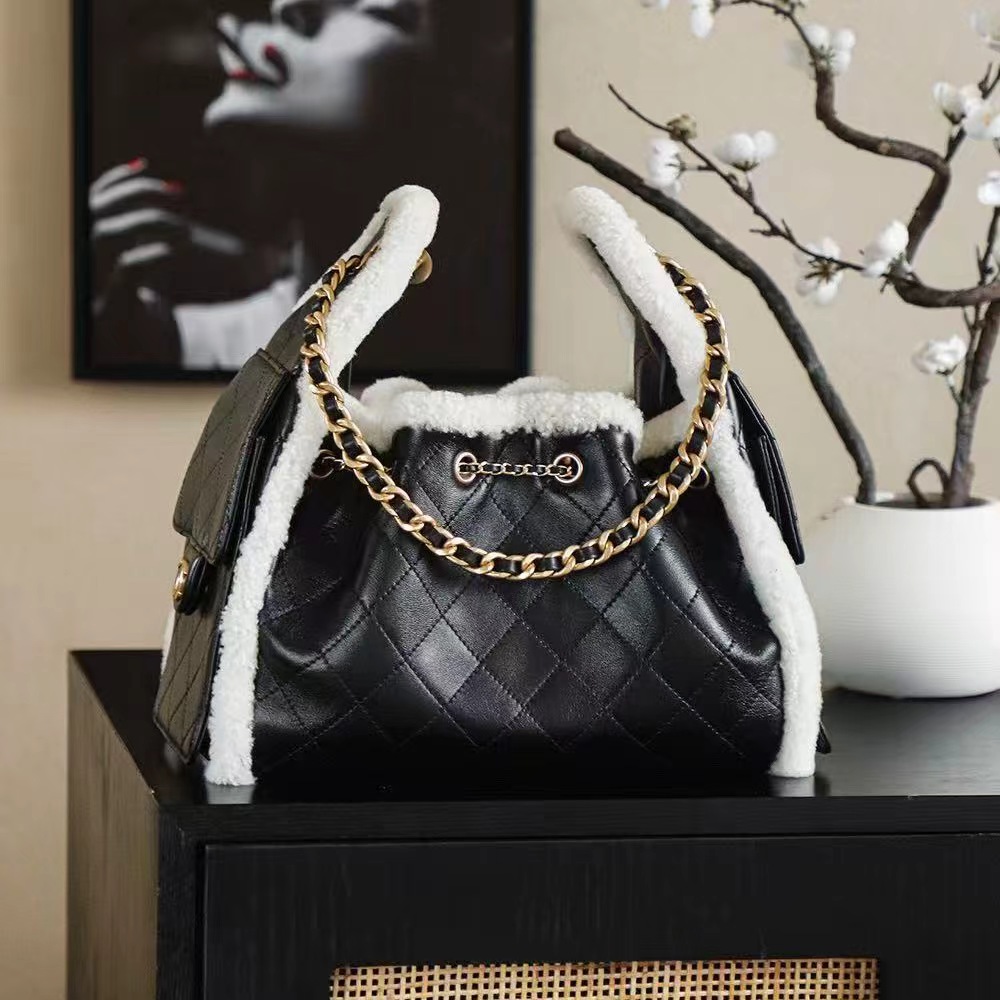 Chanel CHANEL 25 Small Handbag Top Handle Bag (Replica)