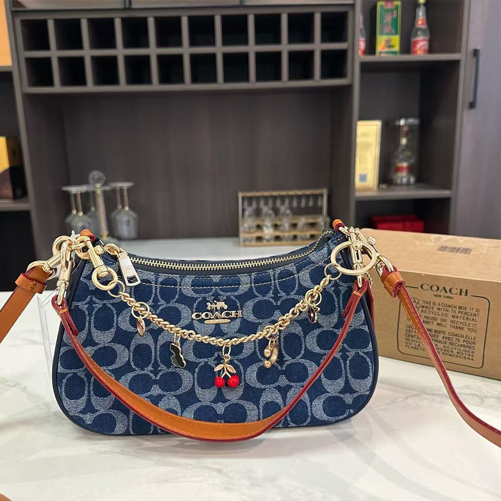 Coach Iconic Print Shoulder Bag （Replica)