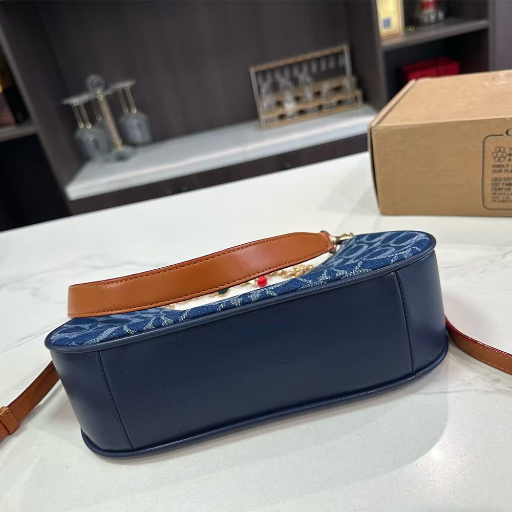 Coach Iconic Print Shoulder Bag （Replica)