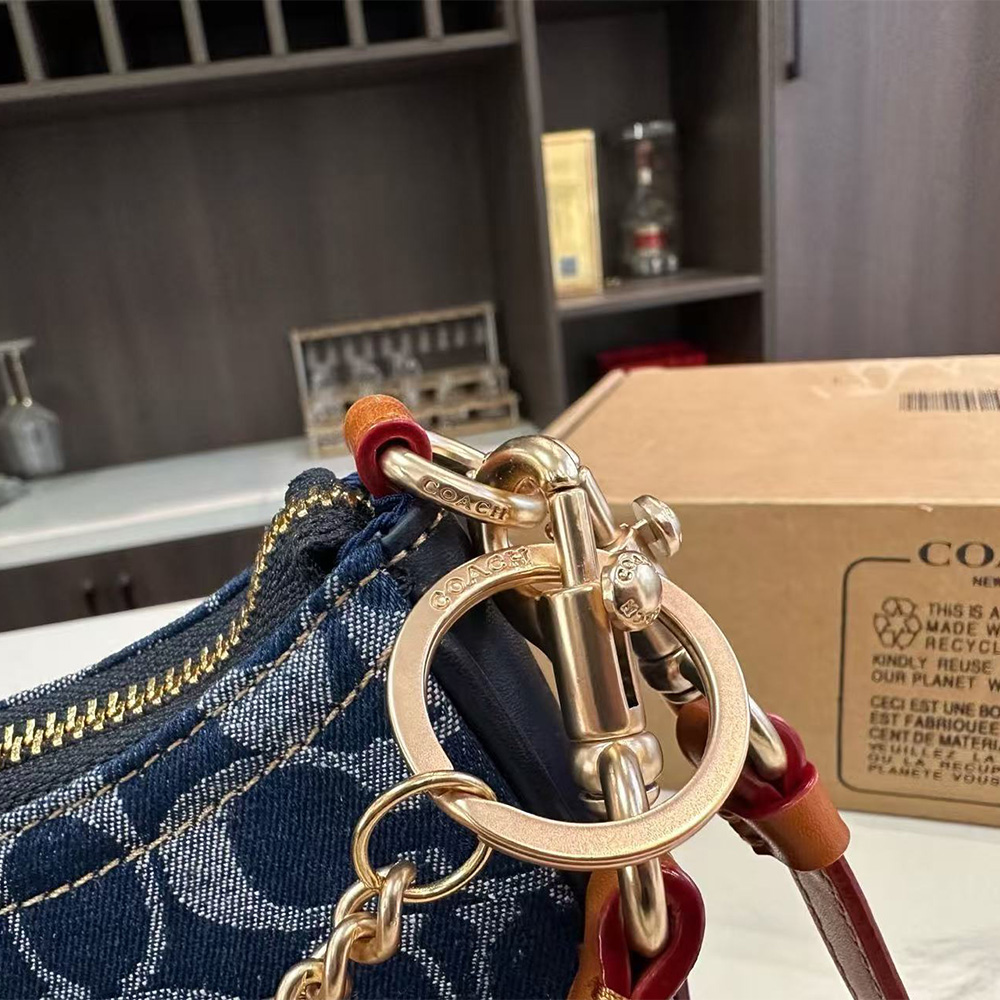 Coach Iconic Print Shoulder Bag （Replica)