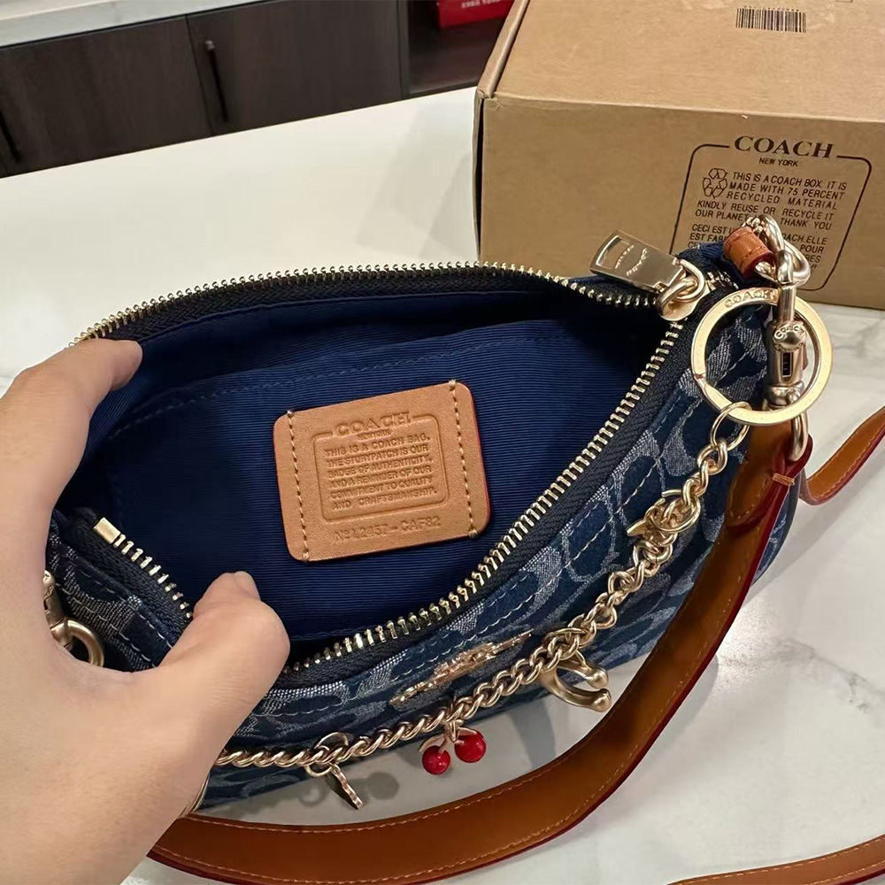 Coach Iconic Print Shoulder Bag （Replica)