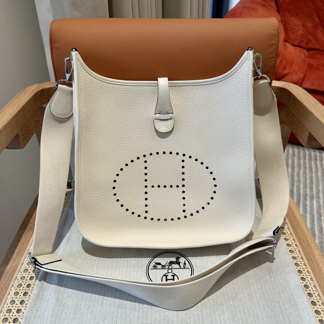 Hermès Evelyne Bag in Clemence Leather, Premium Handcrafted Customization – Milky White. - Jinteng Luxury Collection bags