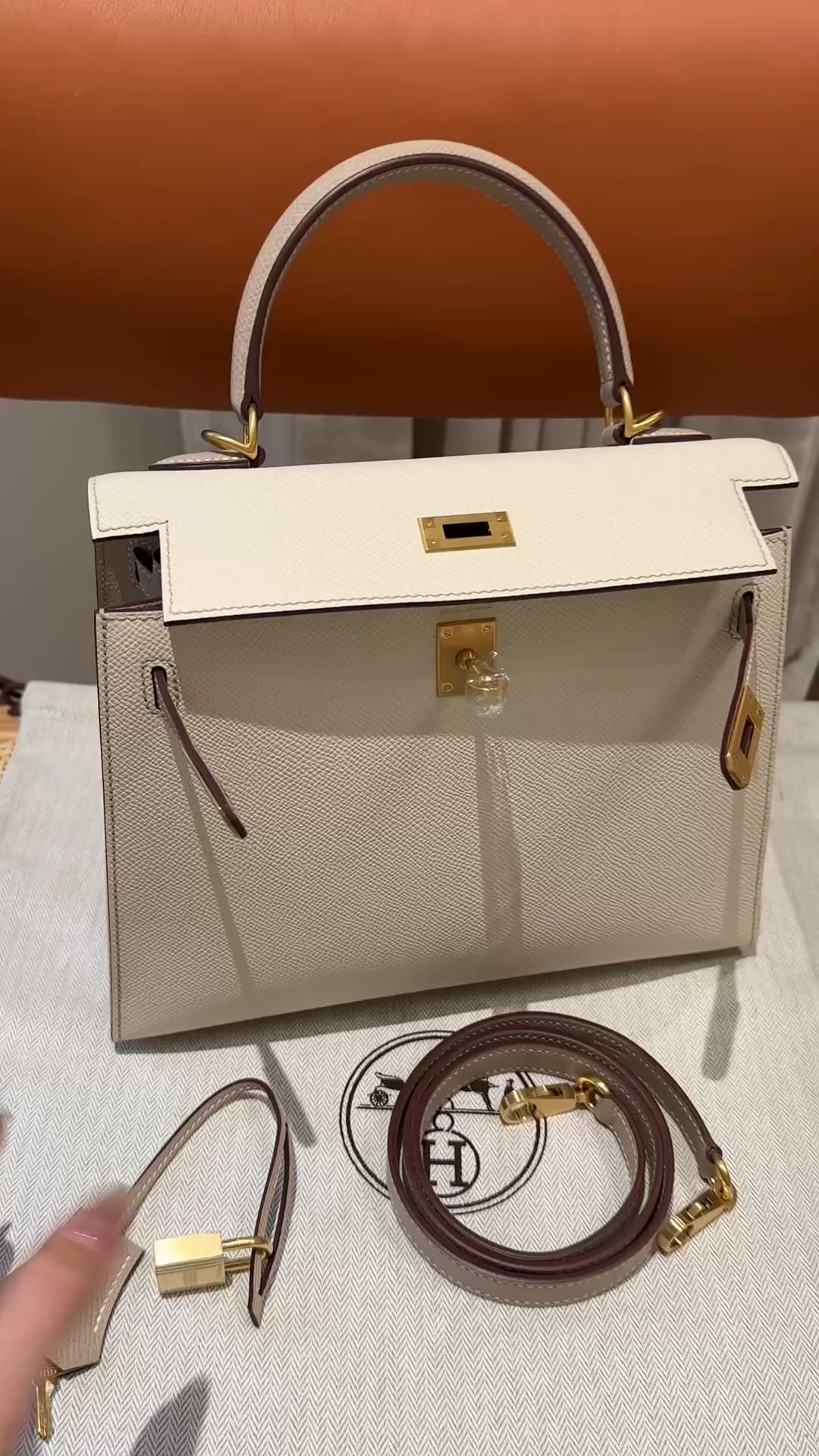 Hermès Kelly 25/28/32cm in Epsom leather, fully hand-stitched with waxed thread, customized in color-block design. - Jinteng Luxury Collection bags