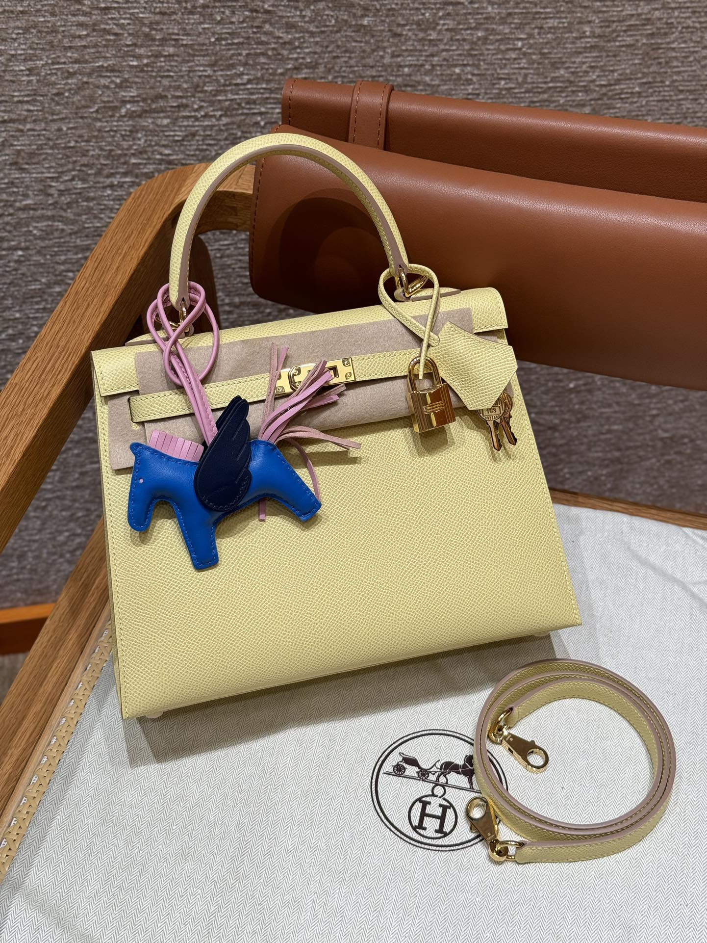 Hermès Kelly Handbag in Chick Yellow Epsom Cowhide Leather, Purely Handcrafted, High-End Customization Edition - Jinteng Luxury Collection bags