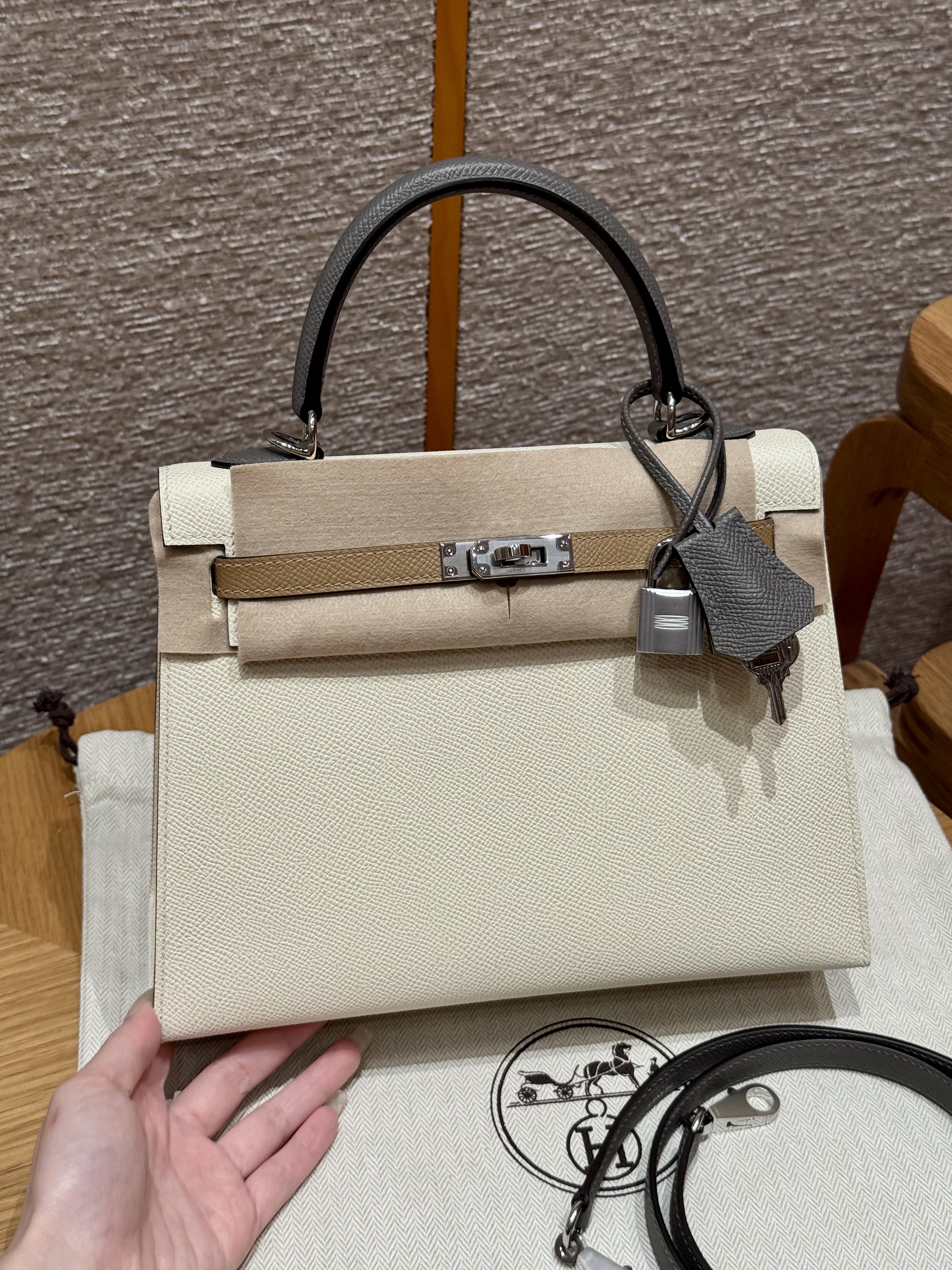 Hermès Kelly 25/28/32cm in Epsom leather, fully hand-stitched with waxed thread, customized in color-block design. - Jinteng Luxury Collection bags