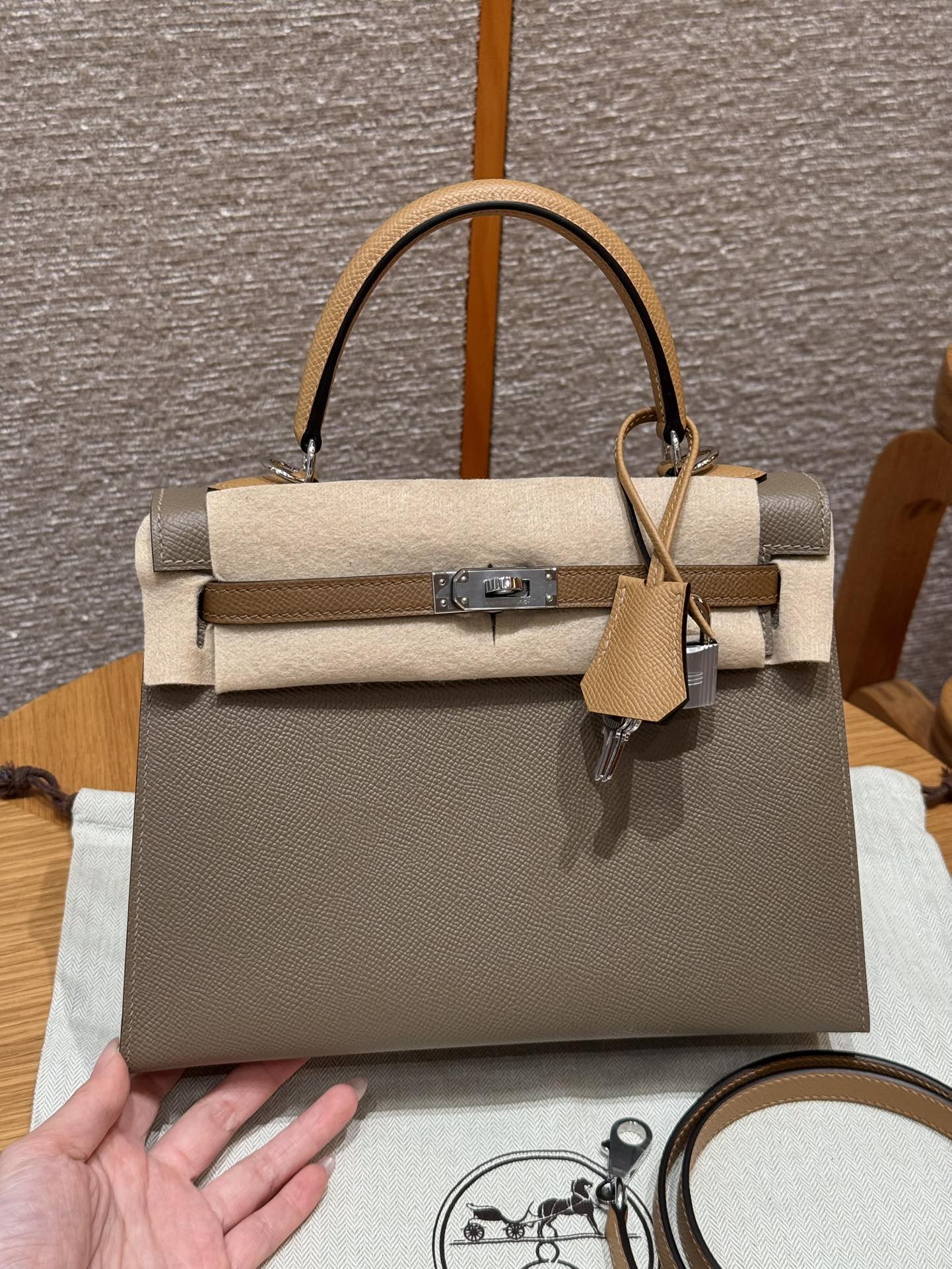 Hermès Kelly 25/28/32cm in Epsom leather, fully hand-stitched with waxed thread, customized in color-block design. - Jinteng Luxury Collection bags