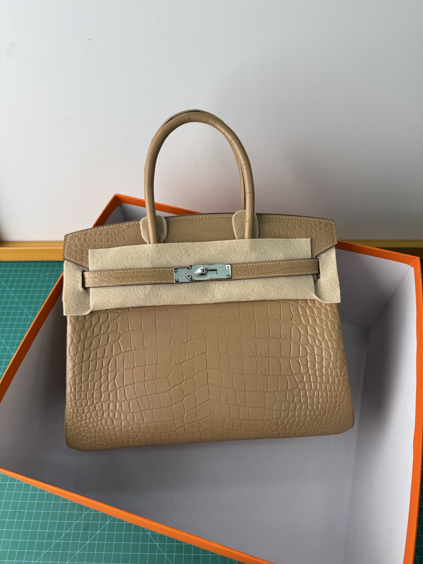 Hermès birkin 25/30/35cm in Crocodile Leather, Fully Handmade Premium Private Customization-Milk Tea Color - Jinteng Luxury Collection bags