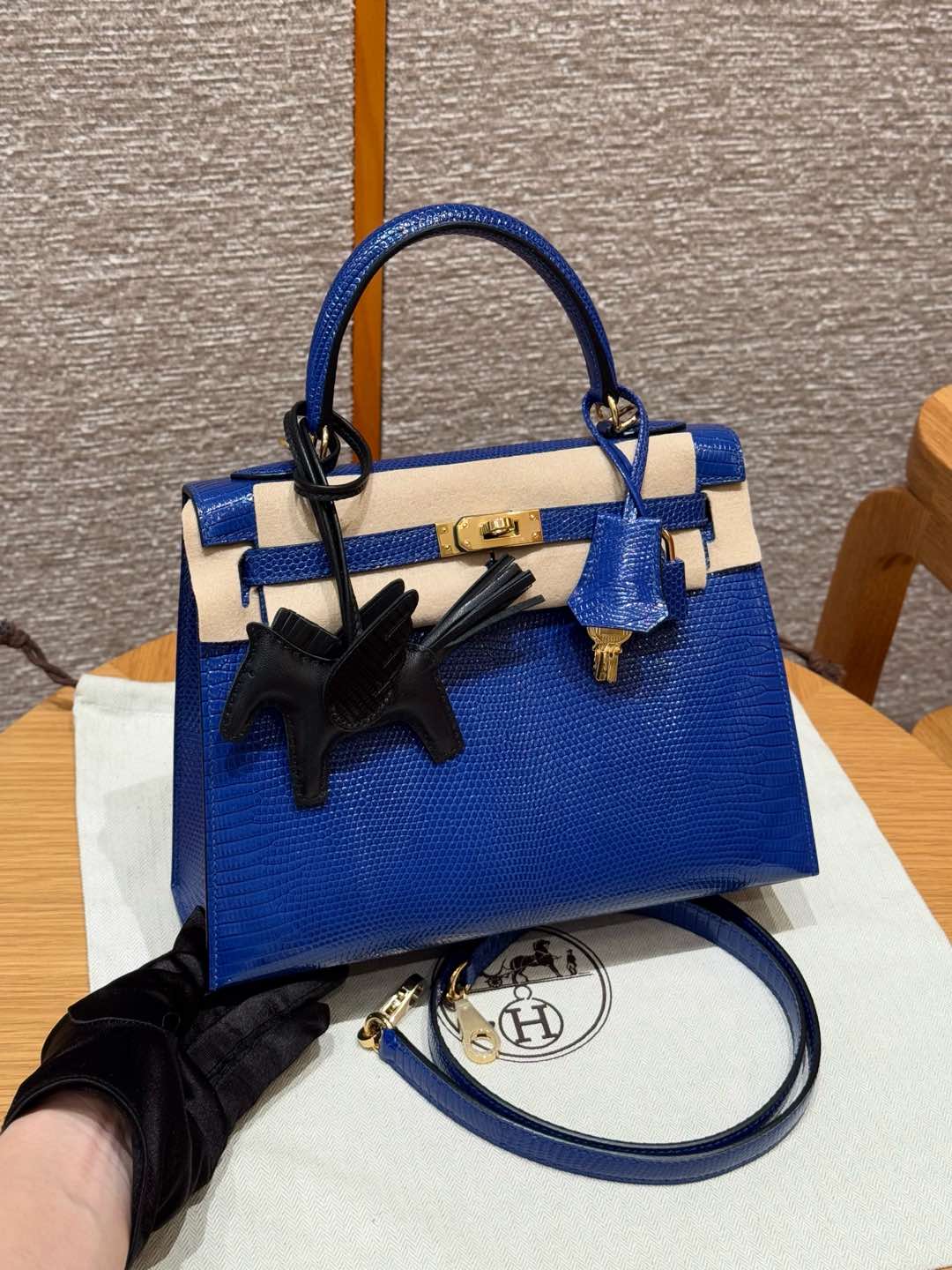 Hermès Kelly – Imported French lizard leather originally from South Africa, 18K gold-plated hardware, premium fully handcrafted exclusive custom-made! Blue Electric. - Jinteng Luxury Collection bags