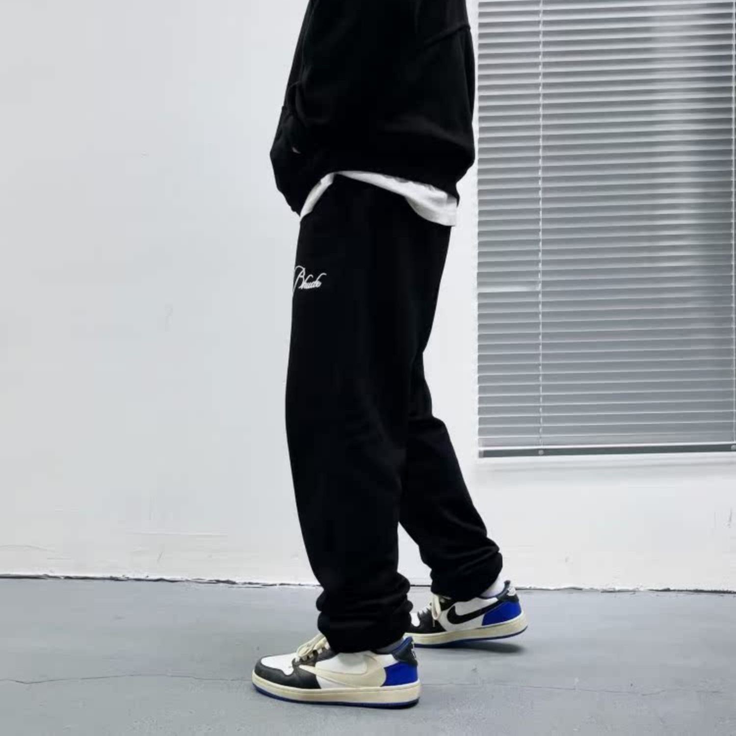 Vintage embroidery letters drawstring wood loop sweatpant