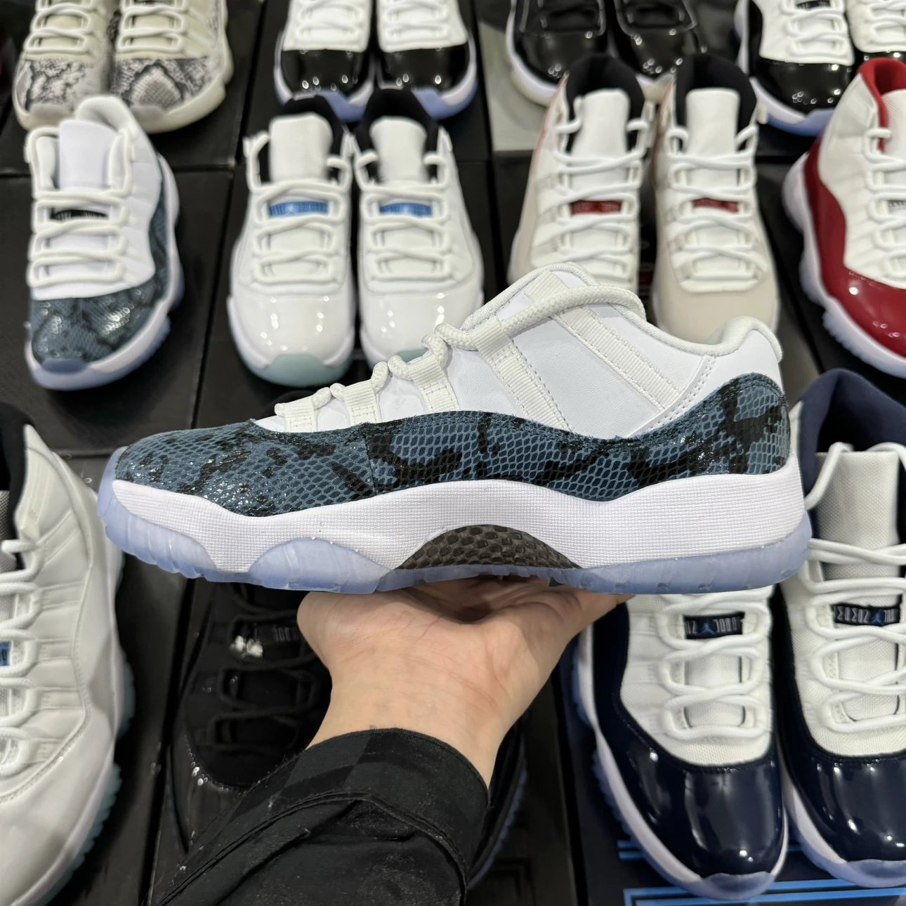 Air Jordan 11 Retro Low Snake Blue