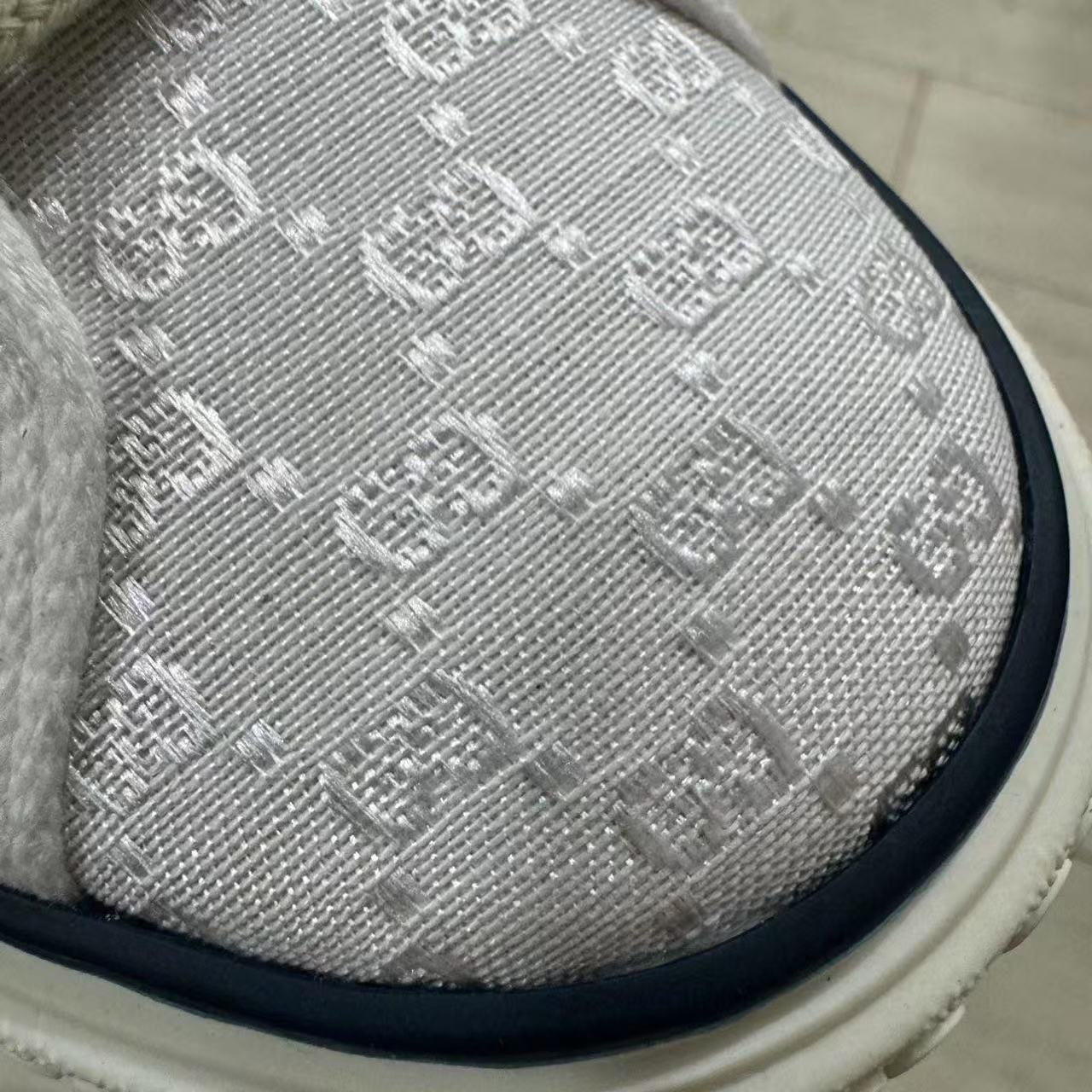 Gucci Classical letters white low shoes