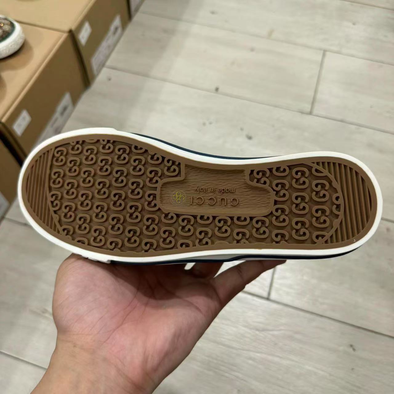 Gucci Classical letters white low shoes