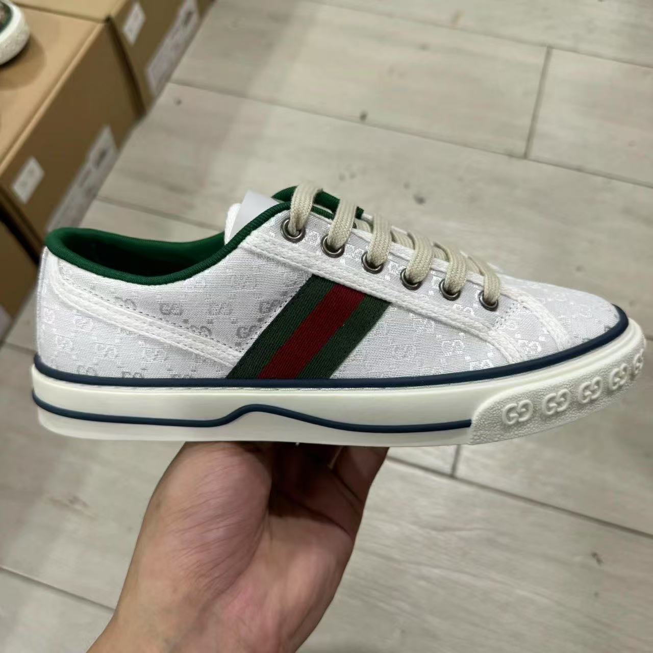 Gucci Classical letters white low shoes
