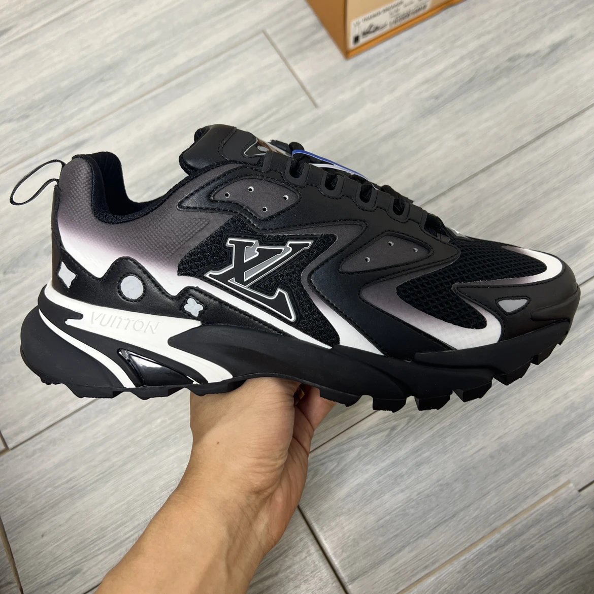LV Runner Tatic Gradient Black Color