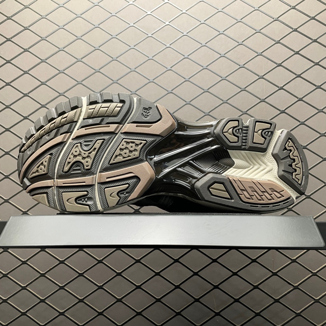 Asics GEL-Kayano 14 shoes