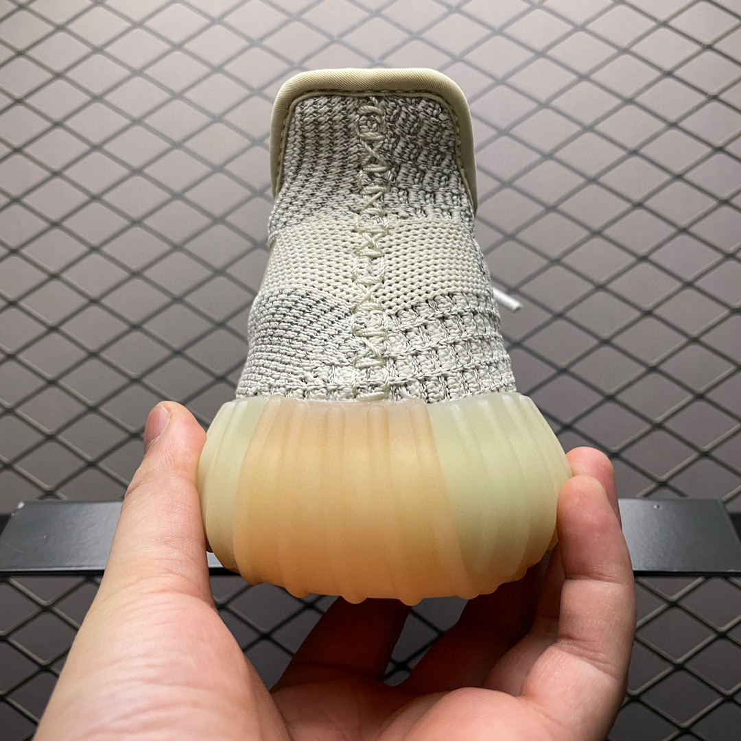 Yeezy 350 V2 Boost gypsophila light Yellow