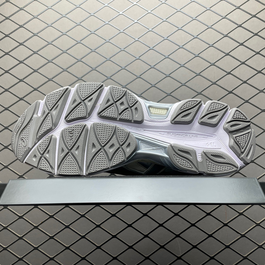 Asics GEL-NYC white shoes