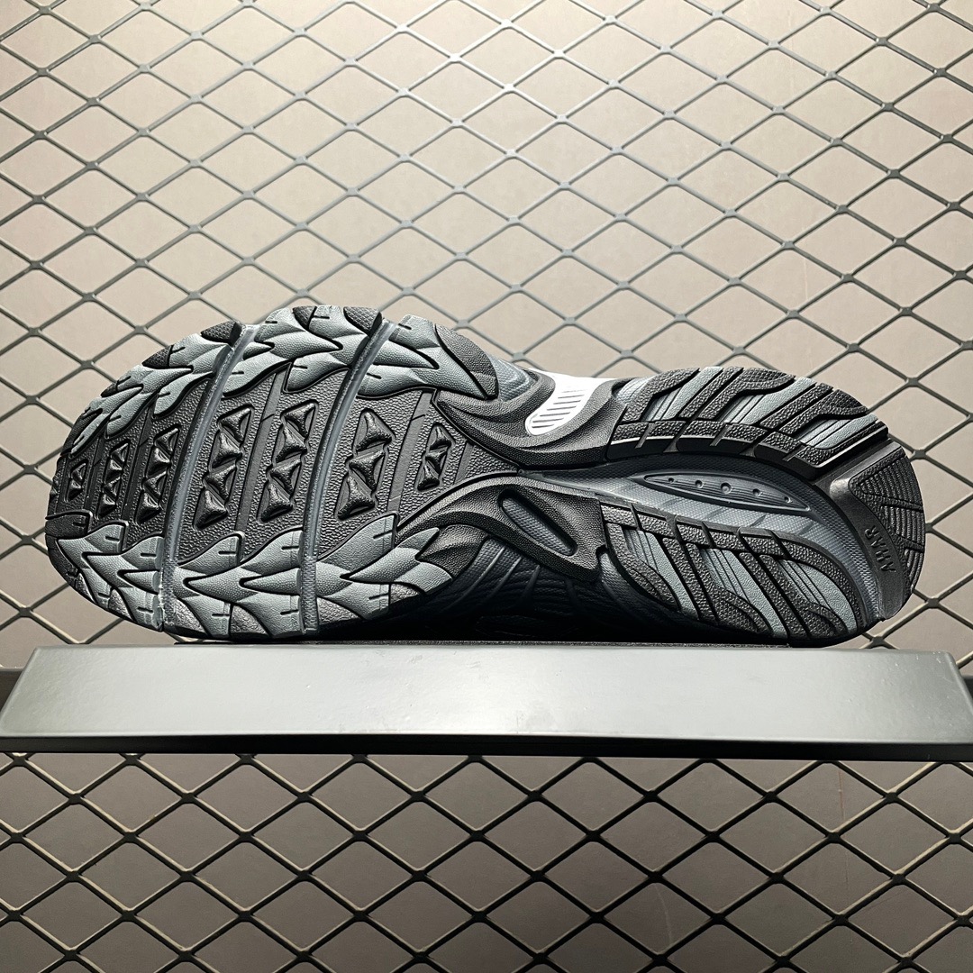 Asics GEL-Kahana TR v4 black and sliver