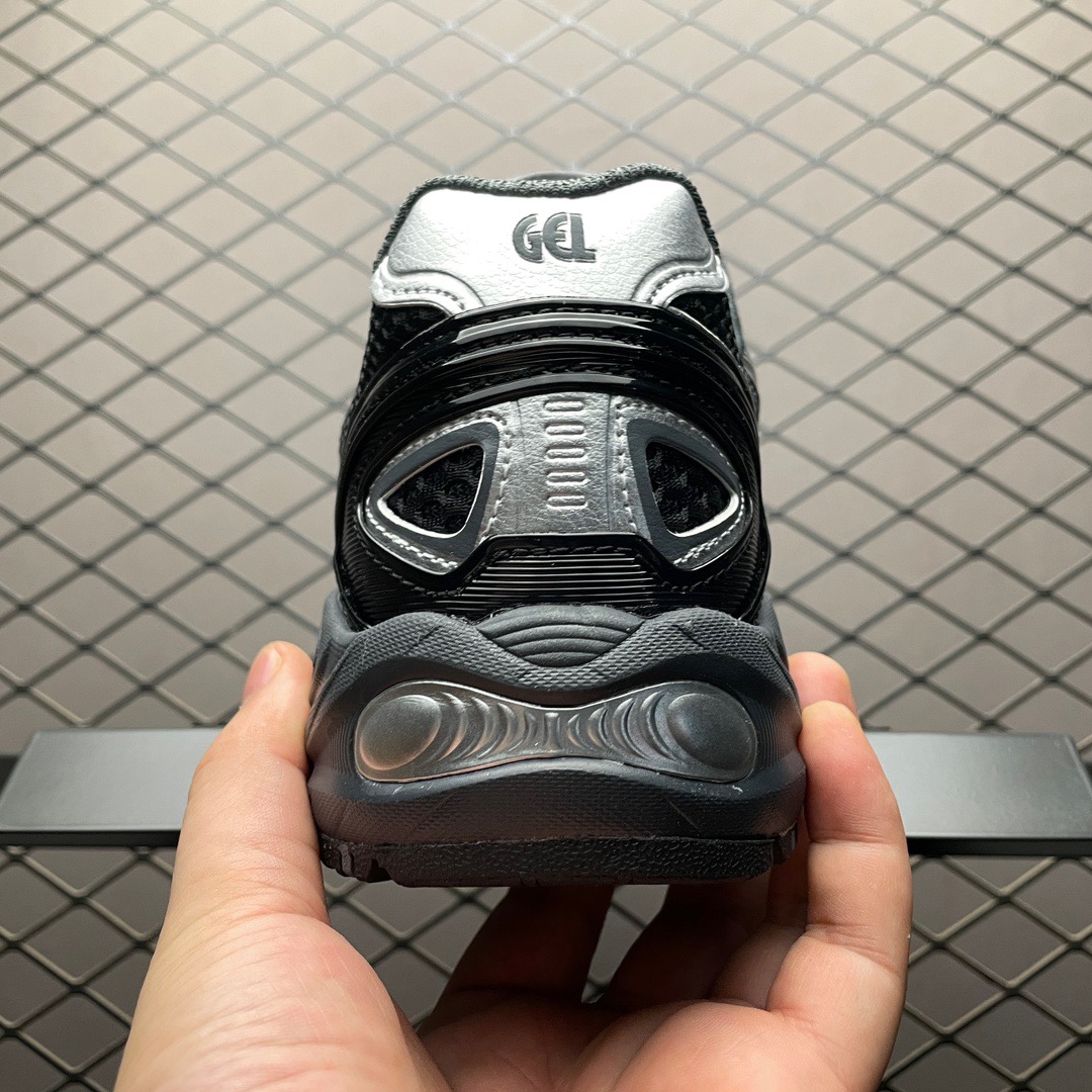 Asics GEL-Kahana TR v4 black and sliver