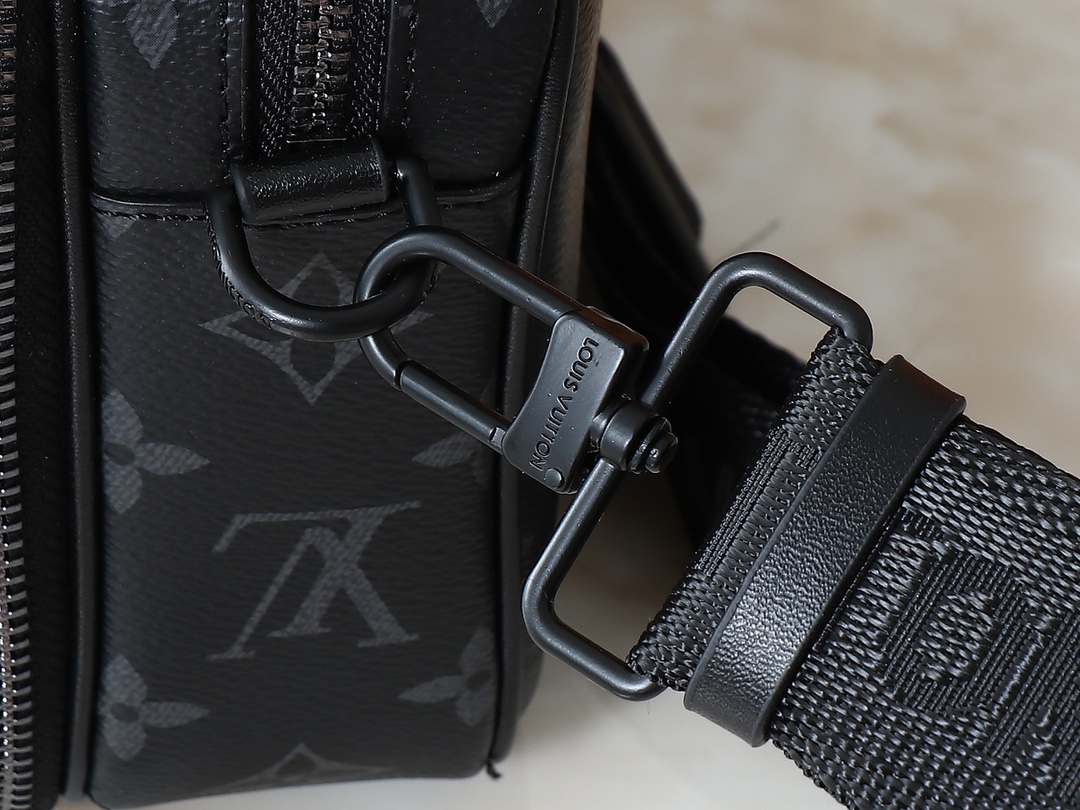 lv message bag black