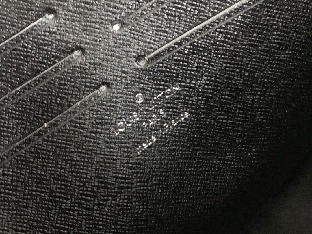 lv pochette voyage bag