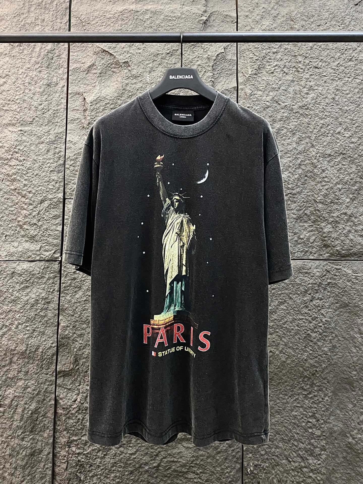 balenciaga statue of liberty tee