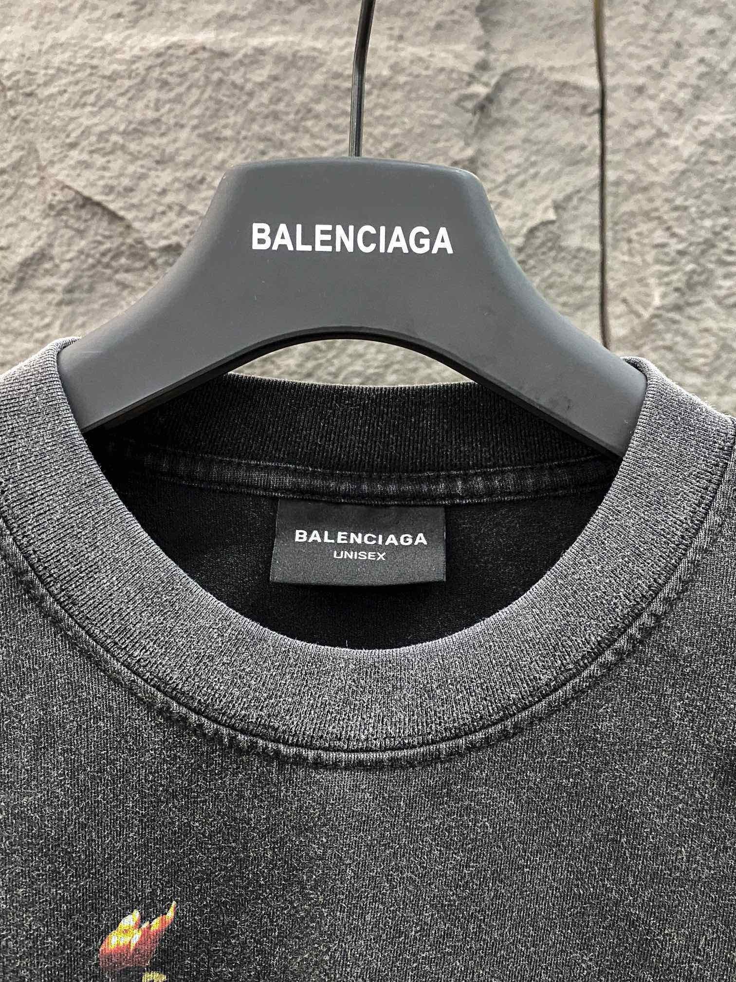 balenciaga statue of liberty tee